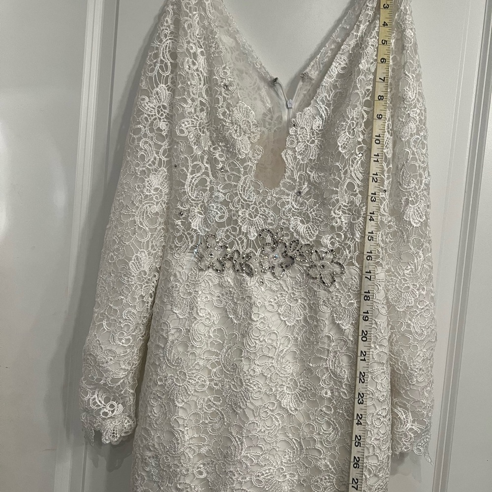 Beautiful Ivory Wedding Dress - Picture 3 of 13